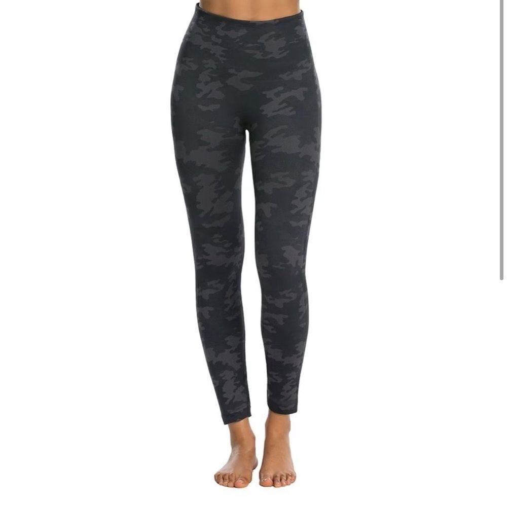 SPANX LEGGINGS CAMO PRINT SIZE M